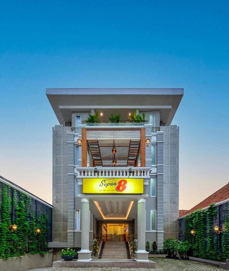 Super 8 By Wyndham Solo Hotel Exterior foto